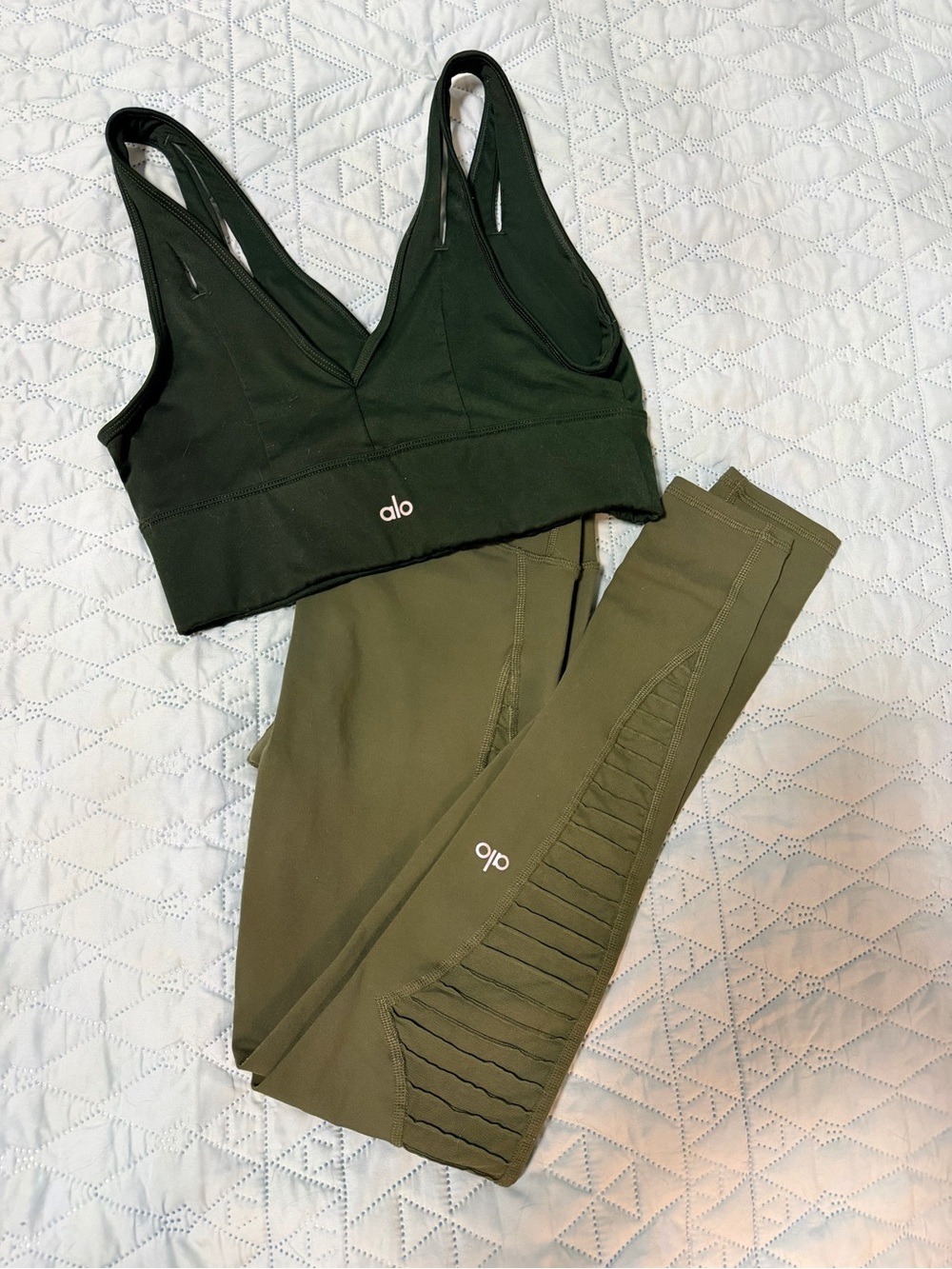 ALO Green Leggings & Bra set